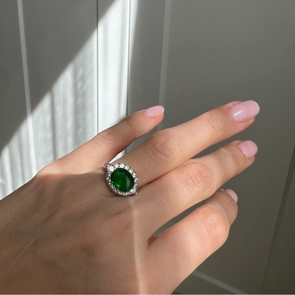 Green Crystal Bezeled Silver Plated Ring sz.6.25